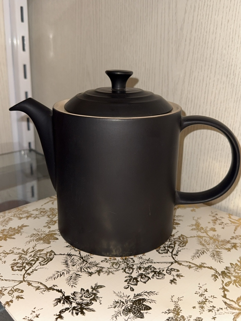 NWT LE CREUSET MATTE BLACK 1.3L GRAND TEAPOT